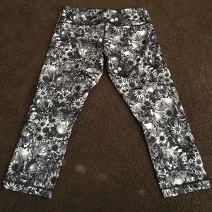 Lululemon flowabunga leggings